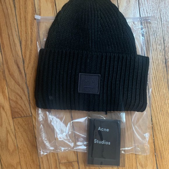 Acne Studios Other - Acne Studio Ribbed Beanie (smiley logo) - Blac,